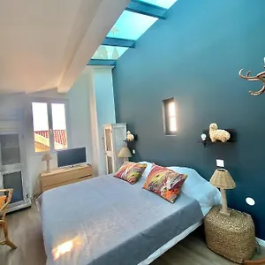 https://les-nuits-toiles-studio-terrasse-aperu-mer-wifi-ac-100m.fr-provencehotel.com