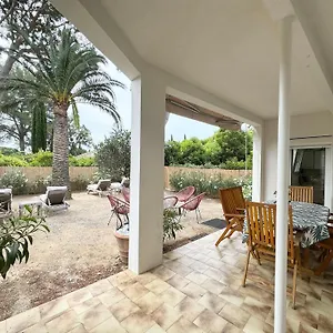 https://les-cigalons.fr-provencehotel.com